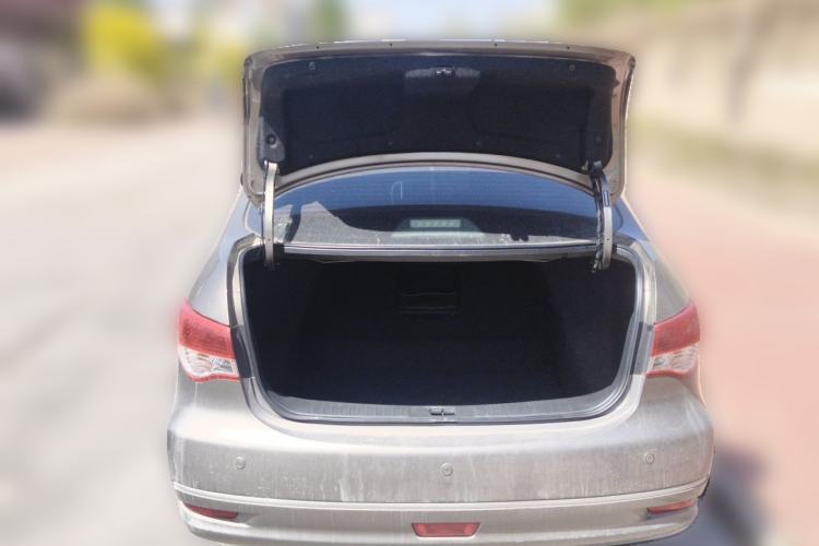 Used Nissan Sylphy 2018 Classic 1.6XE+ Manual Leading Edition Trunk