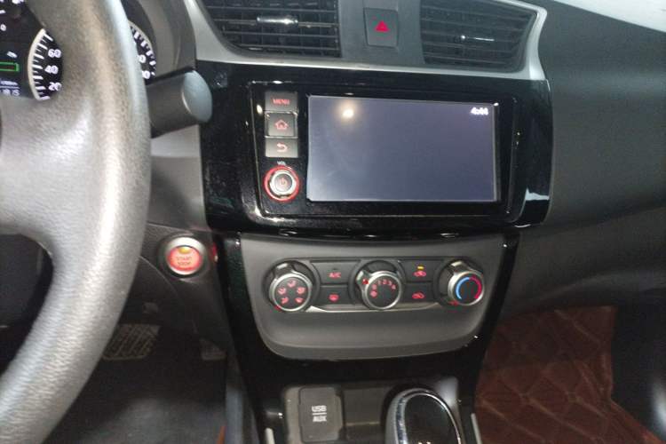 Used Nissan Sylphy 2018 1.6XV CVT Deluxe Edition Audio And AC Panel