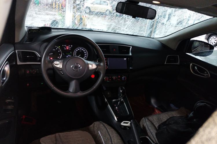 Used Nissan Sylphy 2018 1.6XV CVT Deluxe Edition Center Console