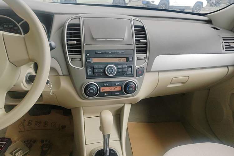 Used Nissan Sylphy 2018 Classic 1.6XE CVT Comfort Edition Audio And AC Panel