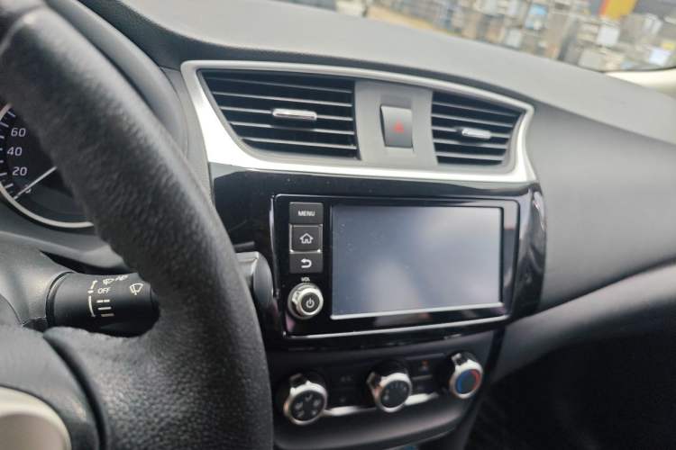 Used Nissan Sylphy 2018 1.6XV CVT Deluxe Edition Audio And AC Panel