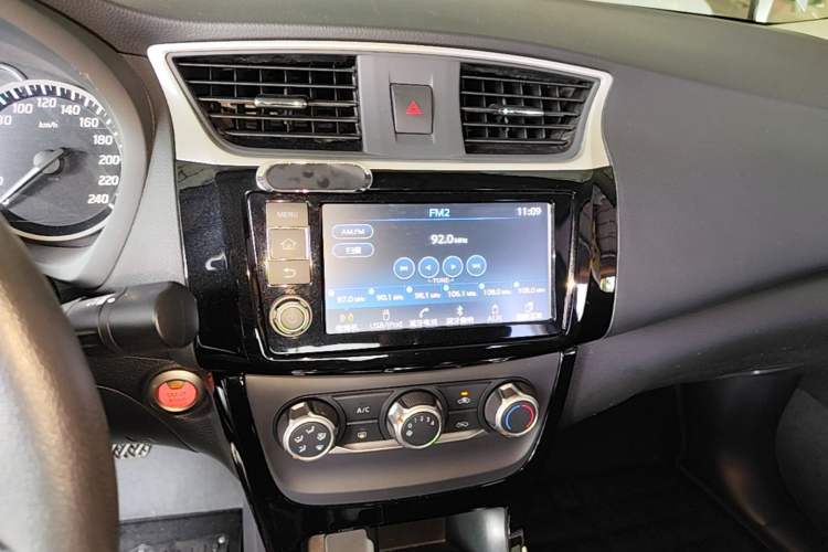 Used Nissan Sylphy 2018 1.6XV CVT Deluxe Edition Audio And AC Panel