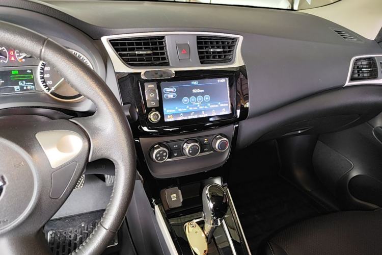Used Nissan Sylphy 2018 1.6XV CVT Deluxe Edition Center Console
