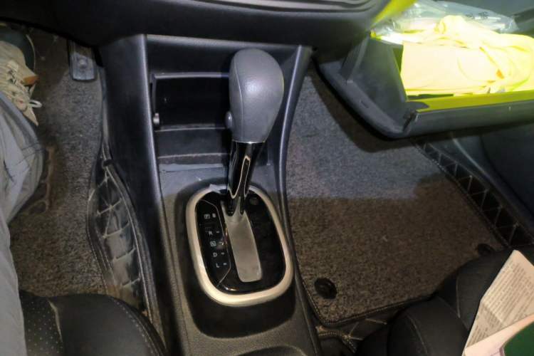 Used Nissan Sylphy 2018 Classic 1.6XE+ CVT Luxury Edition Gear Lever
