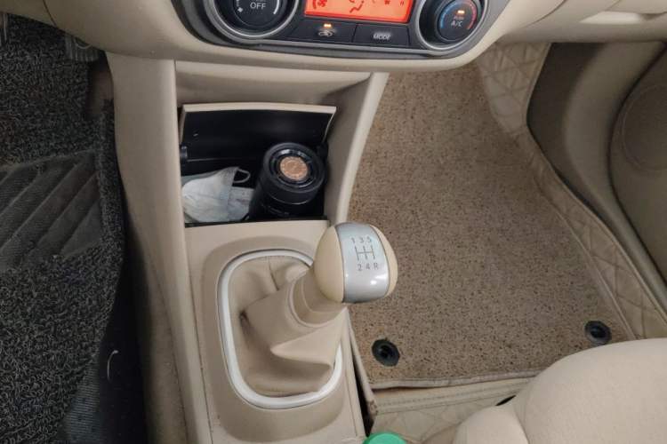 Used Nissan Sylphy 2018 Classic 1.6XE+ Manual Leading Edition Gear Lever