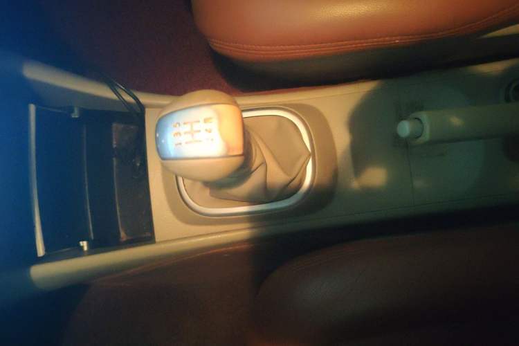 Used Nissan Sylphy 2018 Classic 1.6XE Manual Comfort Edition Gear Lever