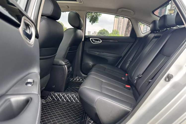 Used Nissan Sylphy 2018 1.6XV CVT Deluxe Edition Interior 3