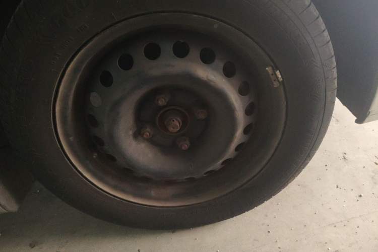 Used Nissan Sylphy 2018 Classic 1.6XE Manual Comfort Edition Right Front Wheel Hub