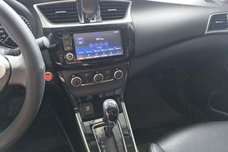 Used Nissan Sylphy 2018 1.6XV CVT Deluxe Edition Audio And AC Panel