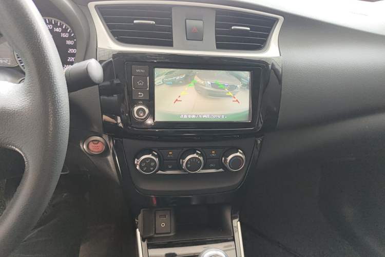Used Nissan Sylphy 2018 1.6XV CVT Deluxe Edition Audio And AC Panel