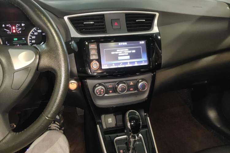 Used Nissan Sylphy 2018 1.6XV CVT Deluxe Edition Audio And AC Panel