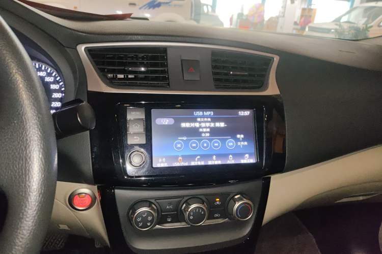 Used Nissan Sylphy 2018 1.6XV CVT Deluxe Edition Audio And AC Panel
