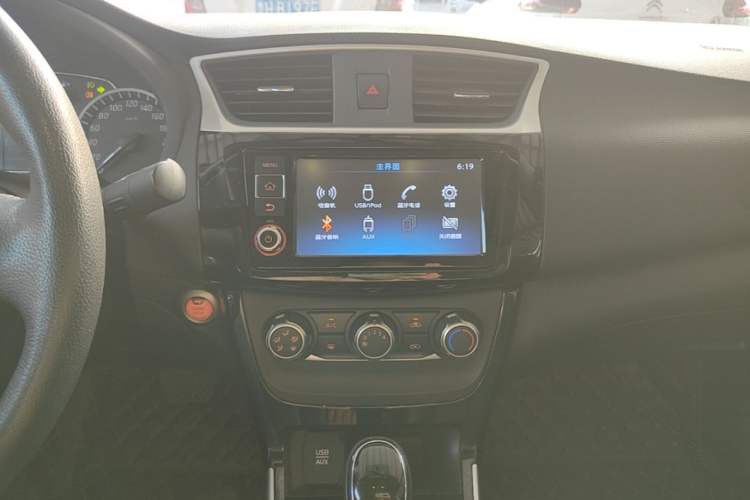 Used Nissan Sylphy 2018 1.6XV CVT Deluxe Edition Audio And AC Panel