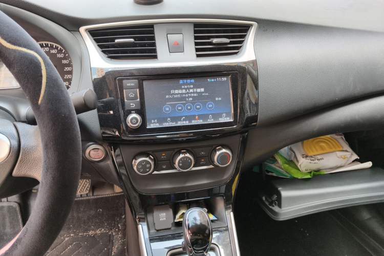 Used Nissan Sylphy 2018 1.6XV CVT Deluxe Edition Audio And AC Panel
