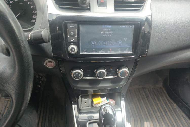 Used Nissan Sylphy 2018 1.6XV CVT Deluxe Edition Audio And AC Panel