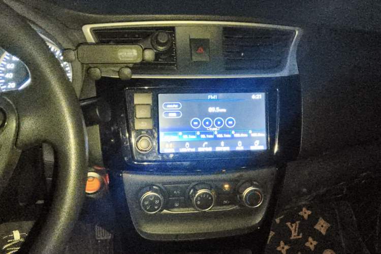Used Nissan Sylphy 2018 1.6XV CVT Deluxe Edition Audio And AC Panel