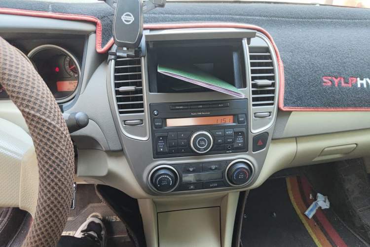 Used Nissan Sylphy 2018 Classic 1.6XE Manual Comfort Edition Audio And AC Panel