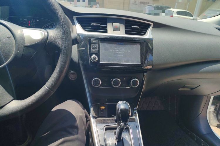 Used Nissan Sylphy 2018 1.6XV CVT Deluxe Edition Audio And AC Panel