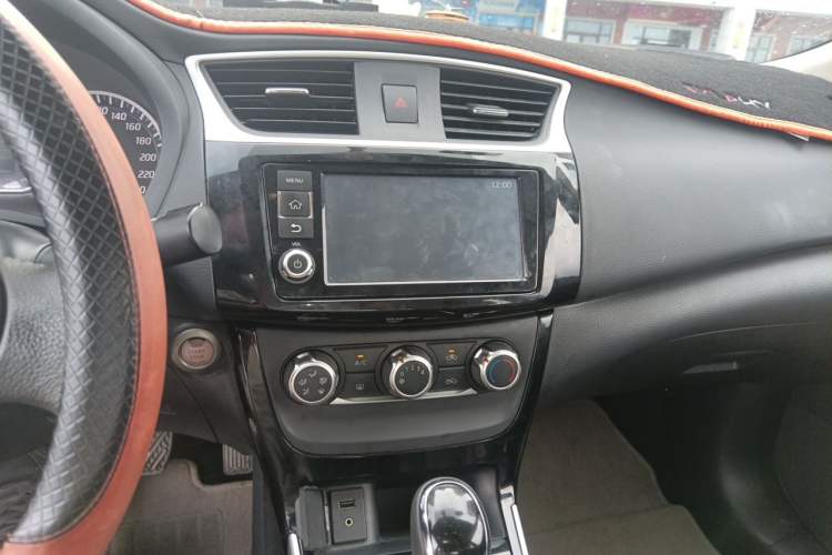 Used Nissan Sylphy 2018 1.6XV CVT Deluxe Edition Audio And AC Panel