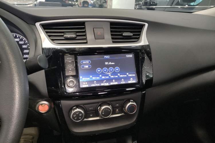 Used Nissan Sylphy 2018 1.6XV CVT Deluxe Edition Audio And AC Panel