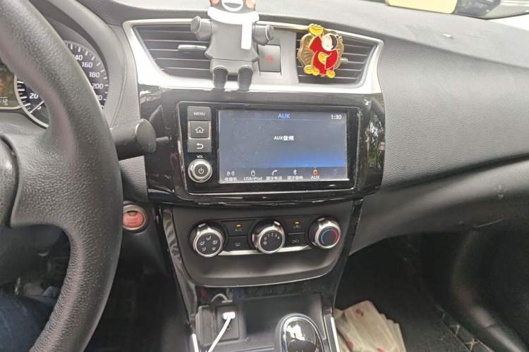 Used Nissan Sylphy 2018 1.6XV CVT Deluxe Edition Audio And AC Panel