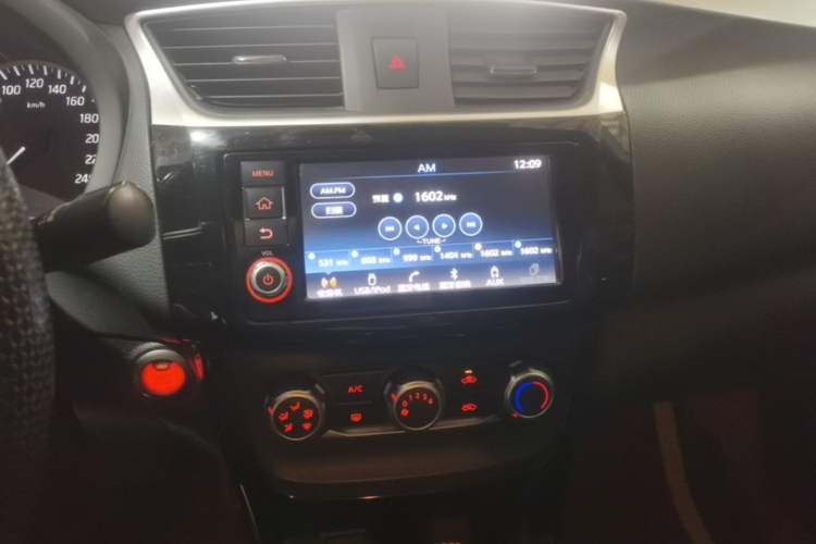 Used Nissan Sylphy 2018 1.6XV CVT Deluxe Edition Audio And AC Panel
