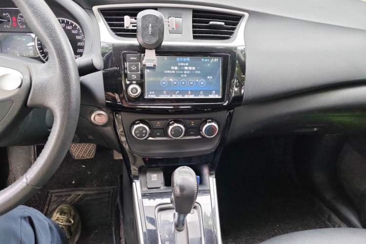 Used Nissan Sylphy 2018 1.6XV CVT Deluxe Edition Audio And AC Panel