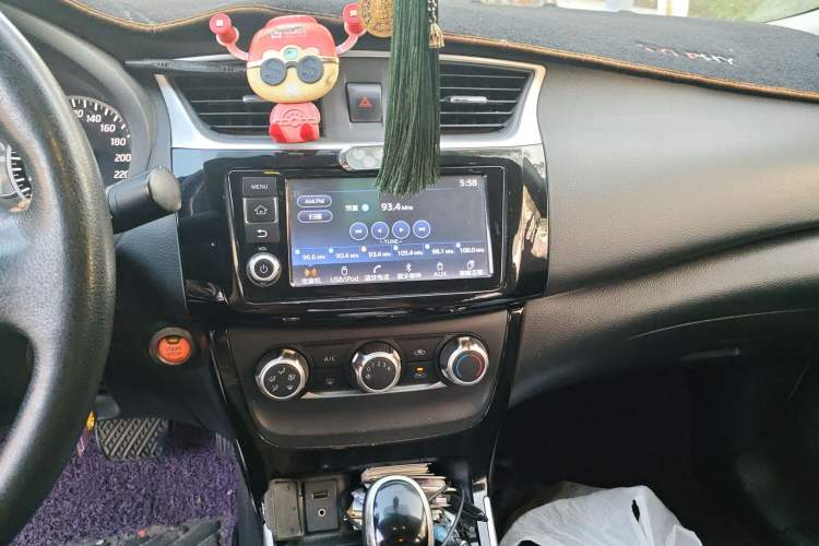Used Nissan Sylphy 2018 1.6XV CVT Deluxe Edition Audio And AC Panel