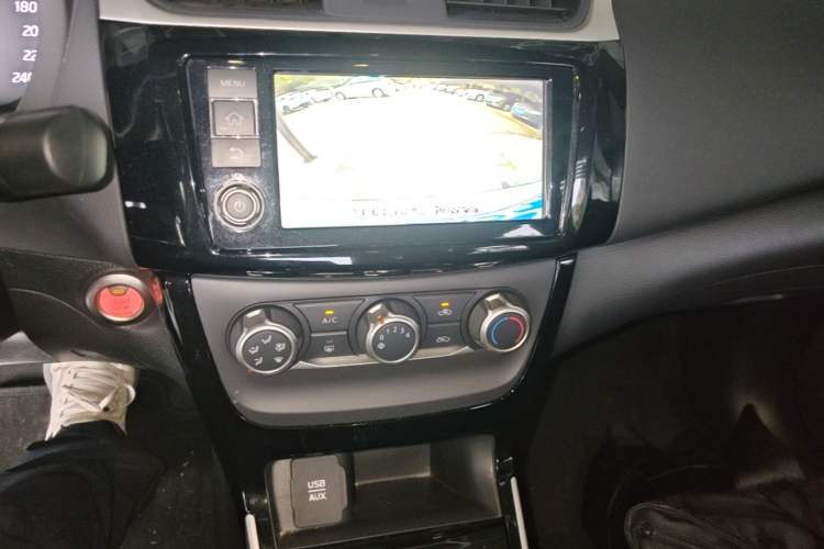 Used Nissan Sylphy 2018 1.6XV CVT Deluxe Edition Audio And AC Panel