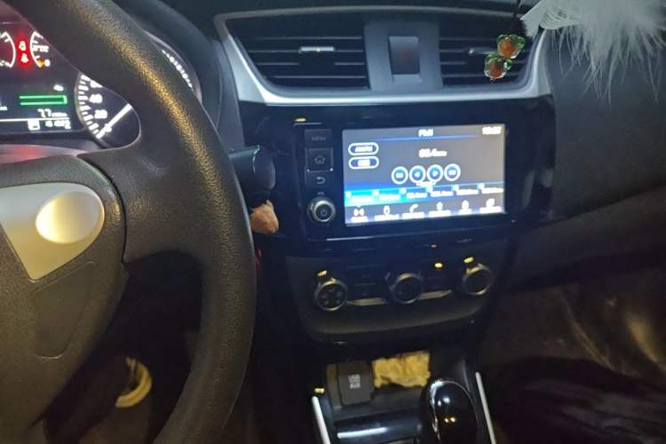 Used Nissan Sylphy 2018 1.6XV CVT Deluxe Edition Audio And AC Panel