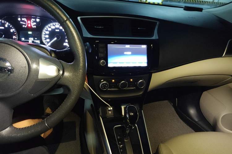 Used Nissan Sylphy 2018 1.6XV CVT Deluxe Edition Audio And AC Panel