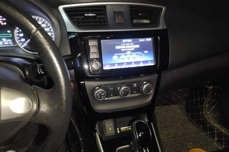 Used Nissan Sylphy 2018 1.6XV CVT Deluxe Edition Audio And AC Panel