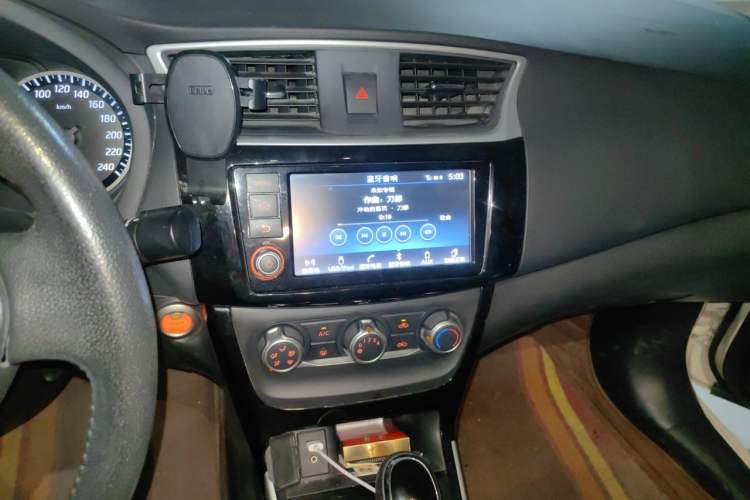 Used Nissan Sylphy 2018 1.6XV CVT Deluxe Edition Audio And AC Panel