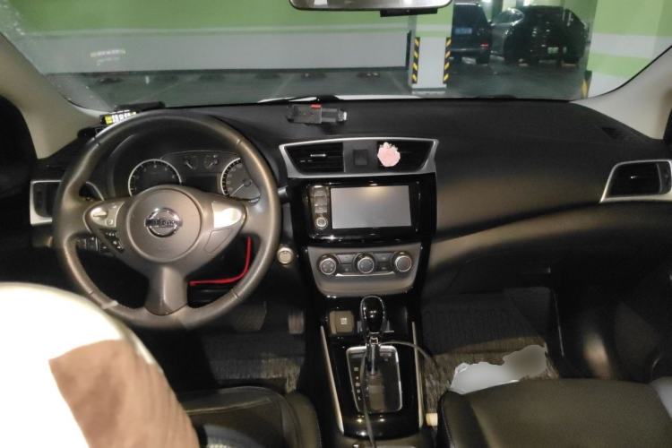 Used Nissan Sylphy 2018 1.6XV CVT Deluxe Edition Center Console