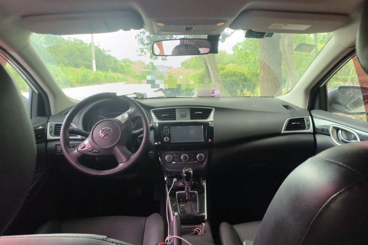 Used Nissan Sylphy 2018 1.6XV CVT Deluxe Edition Center Console