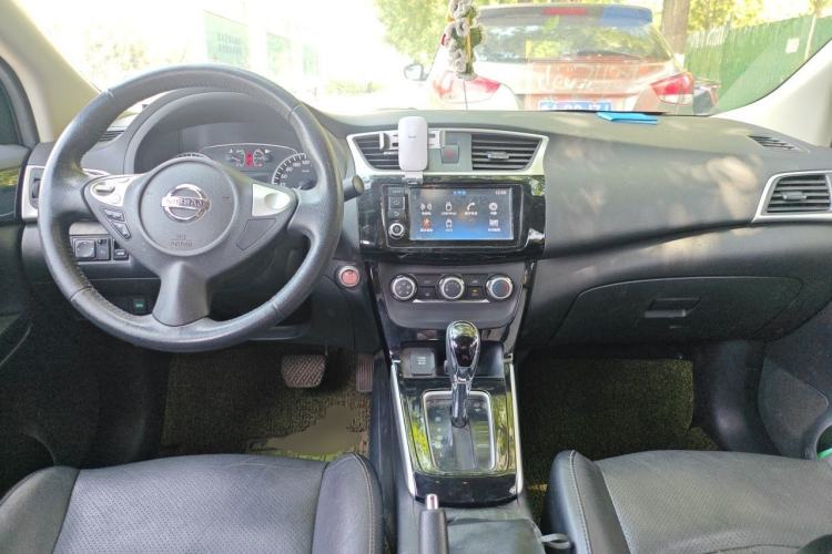 Used Nissan Sylphy 2018 1.6XV CVT Deluxe Edition Center Console