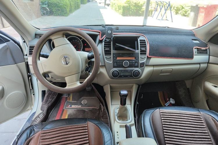 Used Nissan Sylphy 2018 Classic 1.6XE Manual Comfort Edition Center Console