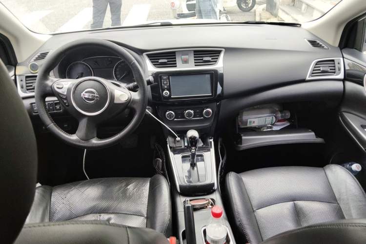 Used Nissan Sylphy 2018 1.6XV CVT Deluxe Edition Center Console