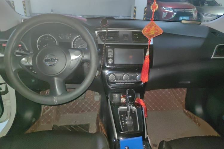 Used Nissan Sylphy 2018 1.6XV CVT Deluxe Edition Center Console
