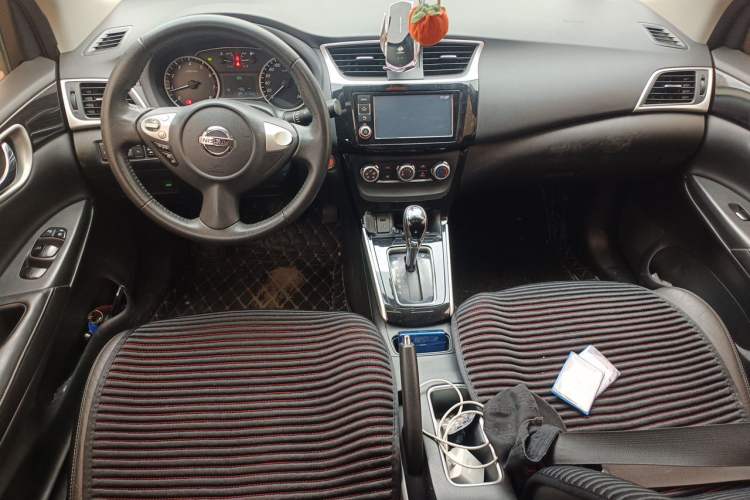 Used Nissan Sylphy 2018 1.6XV CVT Deluxe Edition Center Console