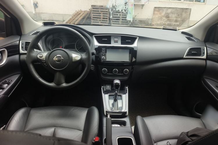 Used Nissan Sylphy 2018 1.6XV CVT Deluxe Edition Center Console