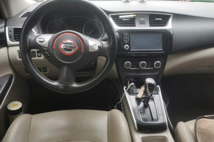 Used Nissan Sylphy 2018 1.6XV CVT Deluxe Edition Center Console