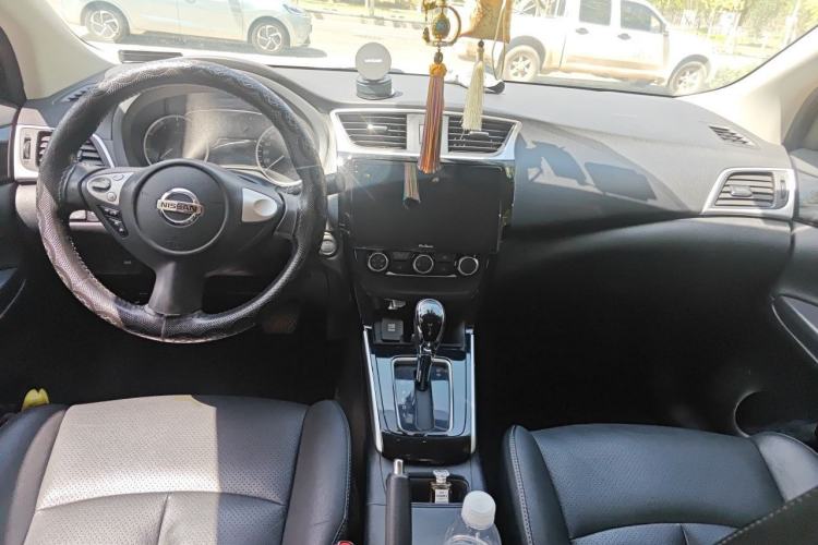 Used Nissan Sylphy 2018 1.6XV CVT Deluxe Edition Center Console