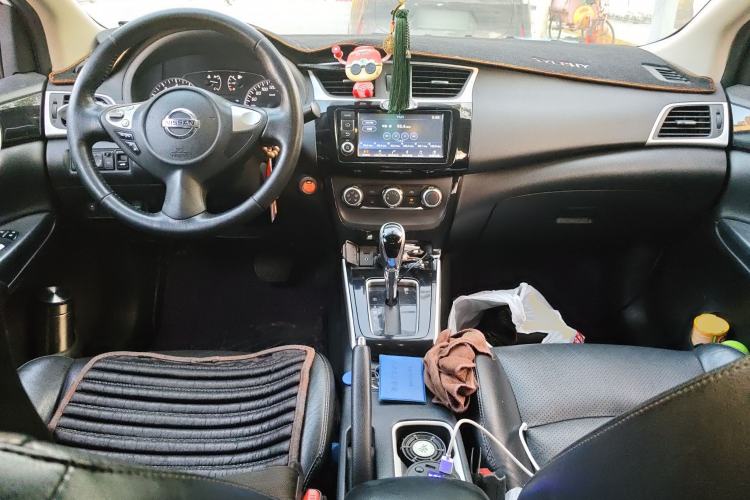 Used Nissan Sylphy 2018 1.6XV CVT Deluxe Edition Center Console