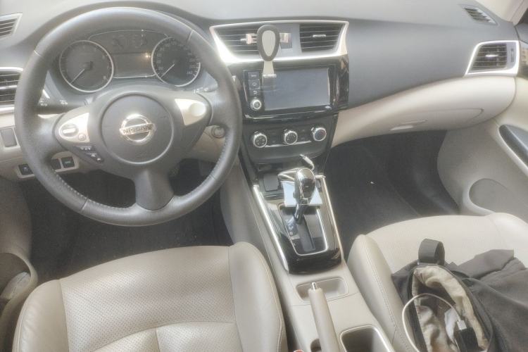 Used Nissan Sylphy 2018 1.6XV CVT Deluxe Edition Center Console