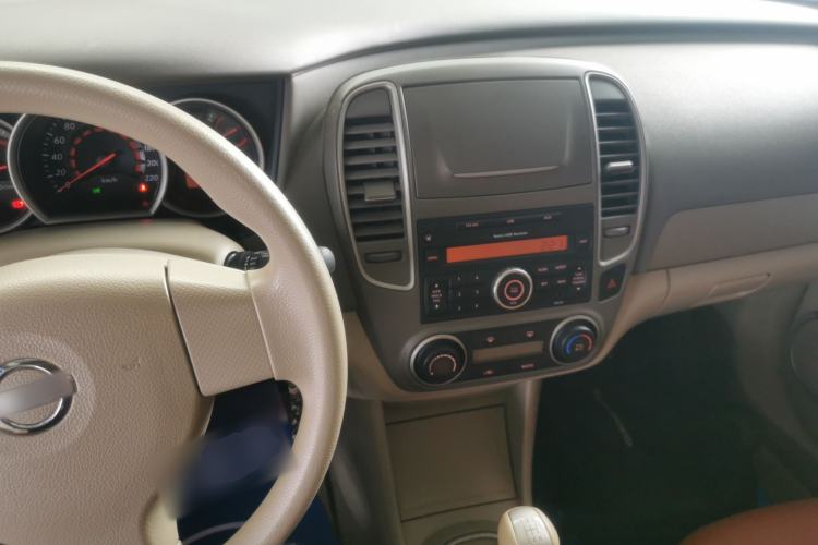 Used Nissan Sylphy 2018 Classic 1.6XE+ Manual Leading Edition Center Console