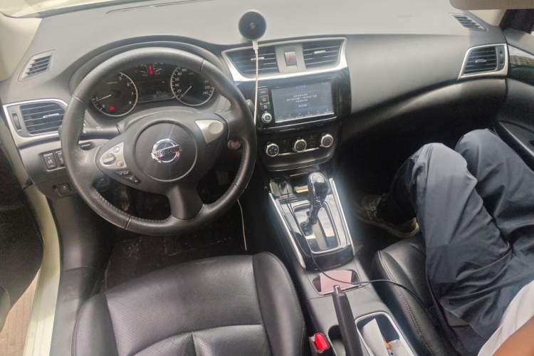 Used Nissan Sylphy 2018 1.6XV CVT Deluxe Edition Center Console