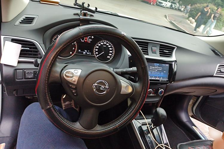 Used Nissan Sylphy 2018 1.6XV CVT Deluxe Edition Center Console