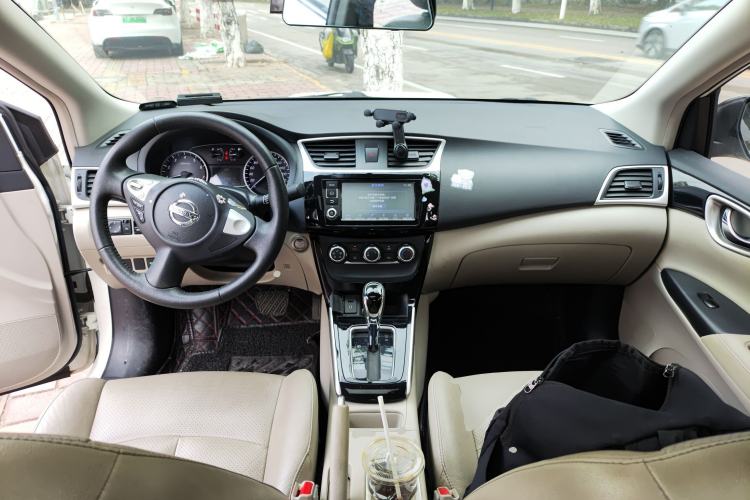 Used Nissan Sylphy 2018 1.6XV CVT Deluxe Edition Center Console
