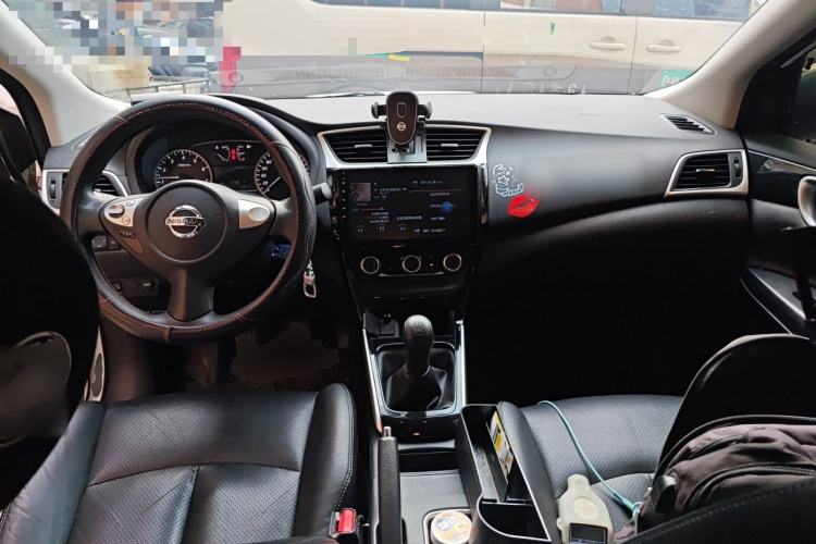 Used Nissan Sylphy 2018 1.6XL Manual Luxury Edition Center Console